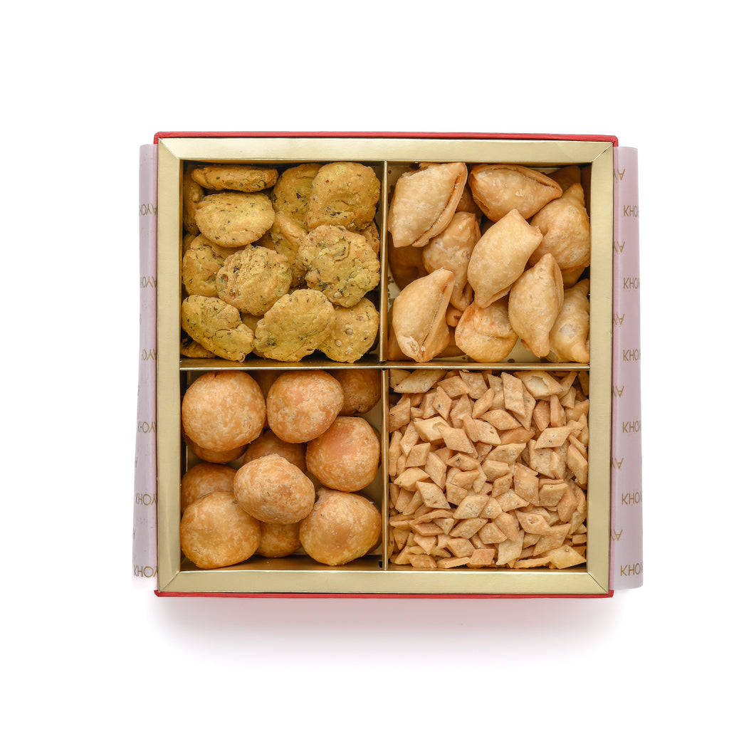 wedding bhaji box with Namak Para, Methi Mathri, Mini Samosa and Mini Kachori